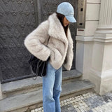 Macy | Luxurious Faux Fur Jacket – Stylish, Snuggly and Timeless