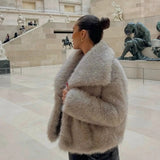 Macy | Luxurious Faux Fur Jacket – Stylish, Snuggly and Timeless