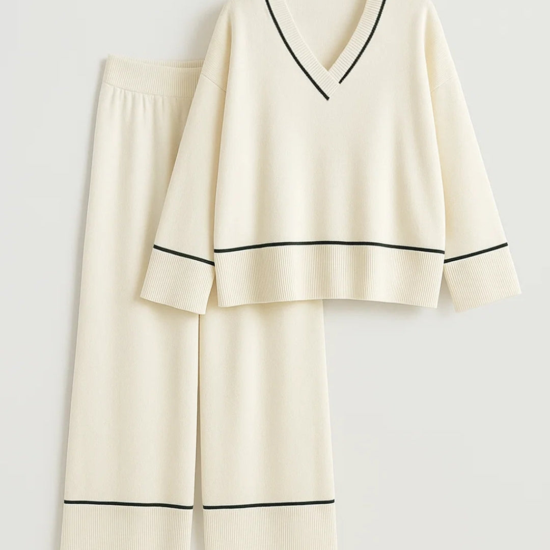 Nora | Loungewear Set with Deep V-Neck & Contrast Details – Relaxed Fit