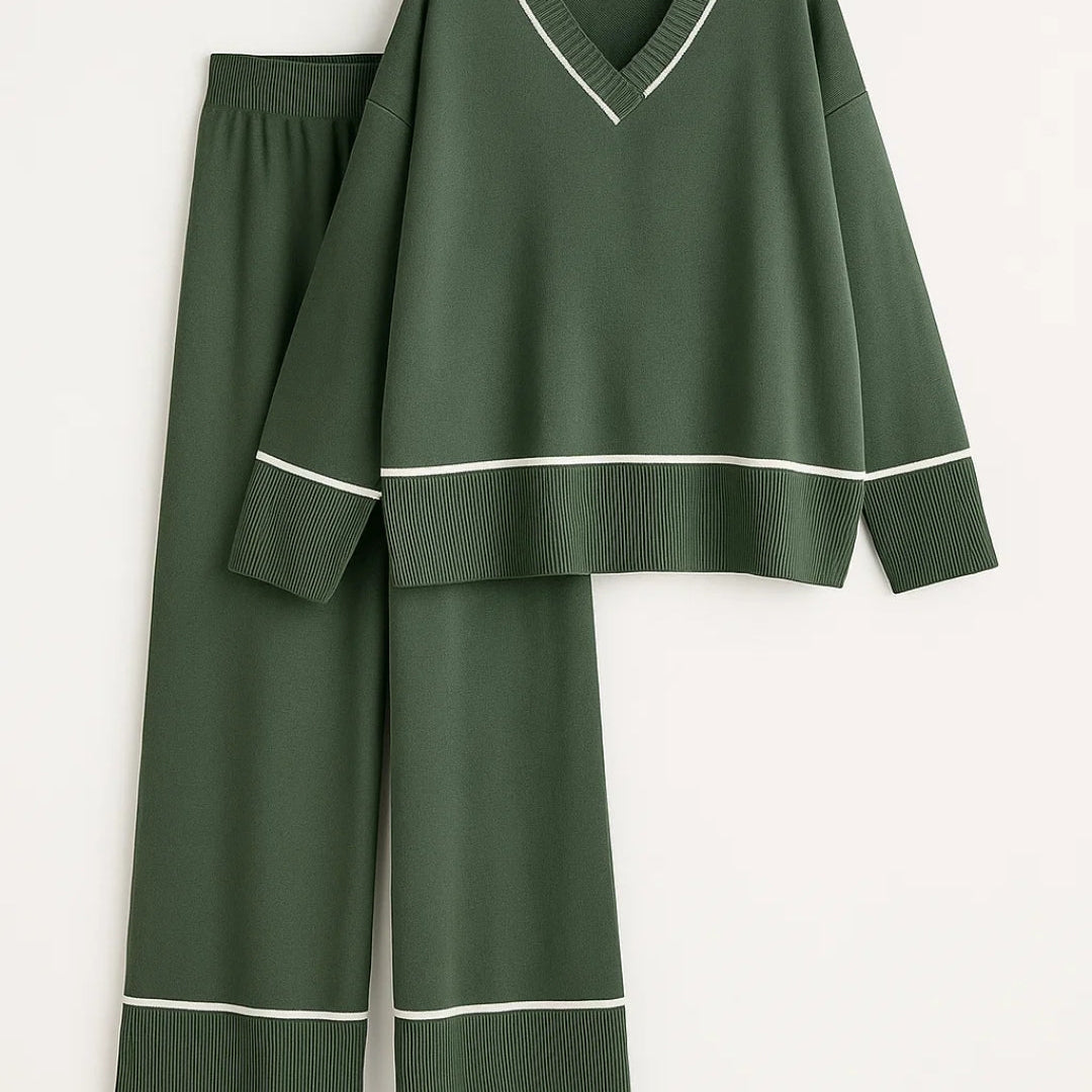 Nora | Loungewear Set with Deep V-Neck & Contrast Details – Relaxed Fit