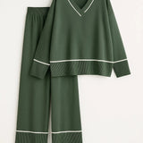 Nora | Loungewear Set with Deep V-Neck & Contrast Details – Relaxed Fit